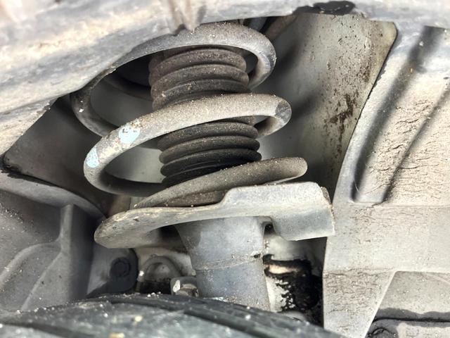 セレナ ハイウェイスター　Ｓ－ハイブリッド　Ｖセレクション　純正ナビ　後席モニター　両側電動スライドドア　バックカメラ　ＥＴＣ　ＨＩＤヘッド　フルセグ　オートエアコン　スマートキー　Ｂｌｕｅｔｏｏｔｈ再生　ＣＤ／ＤＶＤ再生　純正１６インチＡＷ（21枚目）