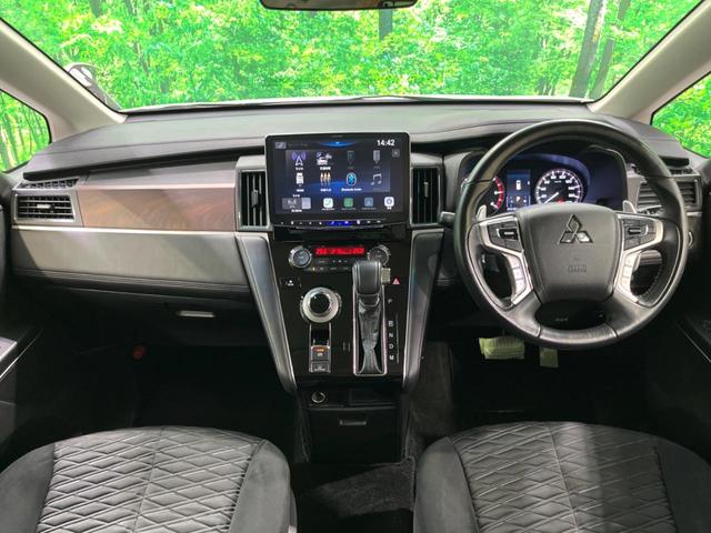 デリカＤ：５ Ｇ　禁煙車　ＢＩＧ－Ｘ１０型ＤＡ　４ＷＤ　ディーゼル（軽油）　両側電動スライドドア　バックカメラ　衝突軽減装置　レーダークルーズ　ＬＥＤヘッド　ＥＴＣ　純正１８インチＡＷ　オートライト　デュアルエアコン（2枚目）