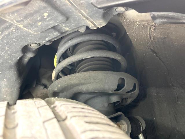 プリウス Ａプレミアム　ＢＩＧ－Ｘ９型ナビ　バックカメラ　衝突軽減装置　レーダークルーズ　禁煙車　レザーシート　パワーシート　ドラレコ　コーナーセンサー　スマートキー　ＬＥＤヘッド　ビルトインＥＴＣ　純正１５インチアルミ（20枚目）