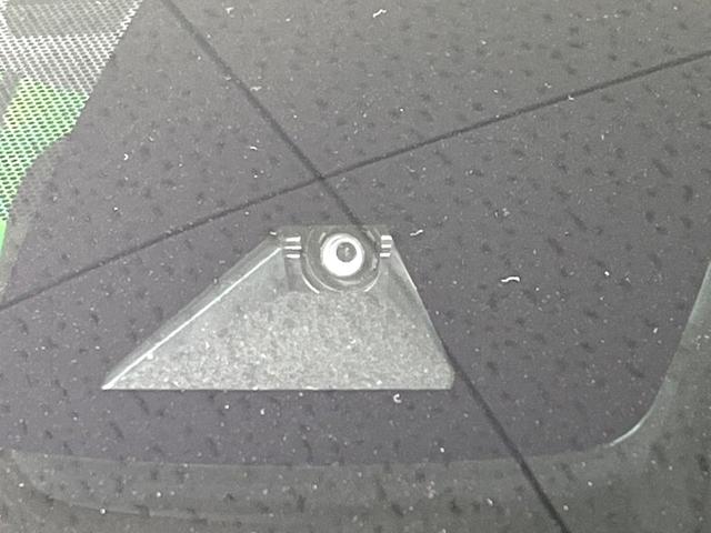 プリウス Ｓ　禁煙車　純正９型ナビ　バックカメラ　衝突軽減装置　レーダークルーズ　レザー調シート　パワーシート　ドラレコ　ＥＴＣ　シートヒーター　コーナーセンサー　スマートキー　ＬＥＤヘッド　オートハイビーム（7枚目）