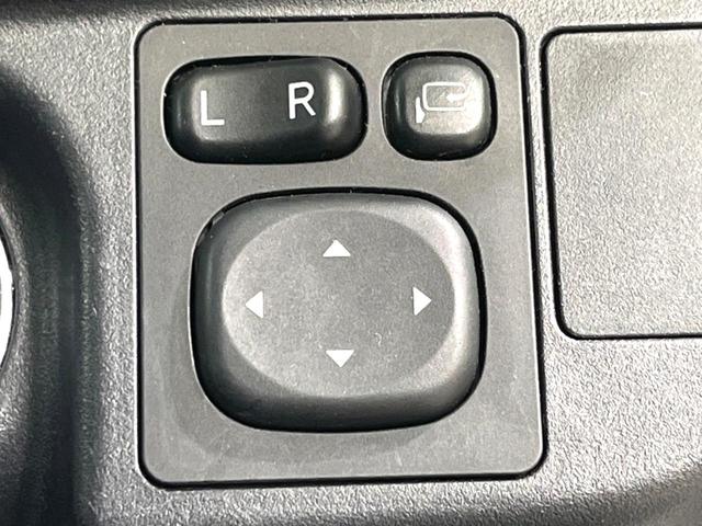 アクア Ｓ　オーディオ　シートヒーター　スマートキー　オートエアコン　横滑り防止　電動格納ミラー（8枚目）