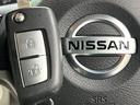 【キーレス】少し離れた場所からでもボタン一つでドアの開錠・施錠ができるのでとっても便利!ドアの鍵穴周りに傷をつけることもありません♪