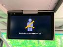 【フリップダウンモニター】大画面モニターで後席でもエンタメをお楽しみいただけます。小さなお子様にも大人気の装備です♪