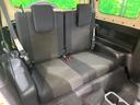 後部座席も気になるようなキズ・汚れやへたり等、大きなダメージはなく、良好な状態です。