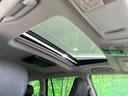 【サンルーフ】開放感たっぷりの希少装備、サンルーフが装着されています!車内に明かりを取り入れたり景色を楽しむ以外にも、車内の空気も簡単に換気できて快適です!