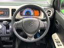 インテリアに合わせたデザインのステアリングは、運転される方のことも考え、運転しやすい形状、大きさです。是非一度、実際に触ってお確かめください。
