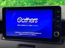 【純正９型ナビ】人気の純正ナビを装備。オーディオ機能も充実しており、Ｂｌｕｅｔｏｏｔｈ接続すればお持ちのスマホやＭＰ３プレイヤーの音楽を再生可能！毎日の運転がさらに楽しくなります！！