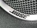 【BOSEサウンドシステム】メーカーオプションの高品位サウンドシステムを搭載。専用のチューニングが施された大小様々なスピーカーから良質なサウンドが奏でられ、臨場感あふれる音響空間を演出します。