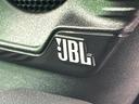 【JBLサウンドシステム】メーカーオプションの高品位サウンドシステムを搭載。専用のチューニングが施された大小様々なスピーカーから良質なサウンドが奏でられ、臨場感あふれる音響空間を演出します。