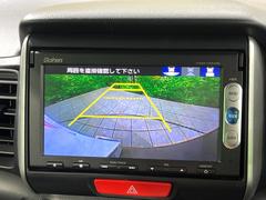 【バックカメラ】駐車時に後方がリアルタイム映像で確認できます。大型商業施設や立体駐車場での駐車時や、夜間のバック時に大活躍！運転スキルに関わらず、今や必須となった装備のひとつです！ 4