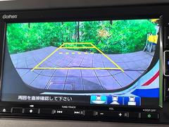 【バックカメラ】駐車時に後方がリアルタイム映像で確認できます。大型商業施設や立体駐車場での駐車時や、夜間のバック時に大活躍！運転スキルに関わらず、今や必須となった装備のひとつです！ 5