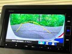 【バックカメラ】駐車時に後方がリアルタイム映像で確認できます。大型商業施設や立体駐車場での駐車時や、夜間のバック時に大活躍！運転スキルに関わらず、今や必須となった装備のひとつです！ 5