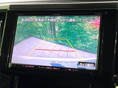 【バックカメラ】駐車時に後方がリアルタイム映像で確認できます。大型商業施設や立体駐車場での駐車時や、夜間のバック時に大活躍！運転スキルに関わらず、今や必須となった装備のひとつです！ 5