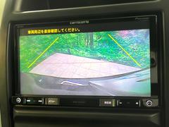 【バックカメラ】駐車時に後方がリアルタイム映像で確認できます。大型商業施設や立体駐車場での駐車時や、夜間のバック時に大活躍！運転スキルに関わらず、今や必須となった装備のひとつです！ 4