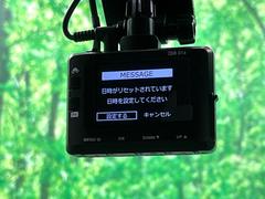 【ドライブレコーダー】安心・安全なカーライフに必須のドライブレコーダーを装備！走行中はもちろん、あおり運転や事故に遭遇した際の状況も映像で記録し、万一のリスクに備えます。 7