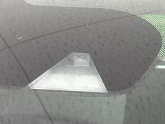 【エマージェンシーブレーキ】走行中に前方の車両等を認識し、衝突しそうな時は警報とブレーキで衝突回避と被害軽減をアシスト。より安全にドライブをお楽しみいただけます。 6