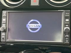 【純正ナビ】人気の純正ナビを装備しております。ナビの使いやすさはもちろん、オーディオ機能も充実！キャンプや旅行はもちろん、通勤や買い物など普段のドライブも楽しくなるはず♪ 3