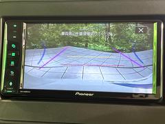 【バックカメラ】駐車時に後方がリアルタイム映像で確認できます。大型商業施設や立体駐車場での駐車時や、夜間のバック時に大活躍！運転スキルに関わらず、今や必須となった装備のひとつです！ 4