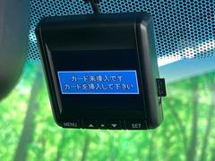 【ドライブレコーダー】安心・安全なカーライフに必須のドライブレコーダーを装備！走行中はもちろん、あおり運転や事故に遭遇した際の状況も映像で記録し、万一のリスクに備えます。 5