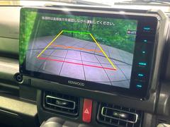 【バックカメラ】駐車時に後方がリアルタイム映像で確認できます。大型商業施設や立体駐車場での駐車時や、夜間のバック時に大活躍！運転スキルに関わらず、今や必須となった装備のひとつです！ 4