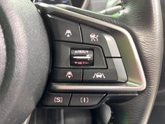 【全車速追従機能付クルーズコントロール】高速道路での長距離走行が楽に！！自動で速度を保つクルーズコントロールが、衝突軽減システムと連携し、前方の車両を感知して車間を保つように速度調節してくれます！！ 6