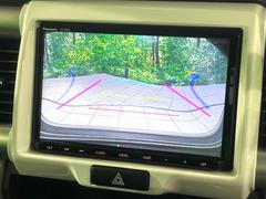 【バックカメラ】駐車時に後方がリアルタイム映像で確認できます。大型商業施設や立体駐車場での駐車時や、夜間のバック時に大活躍！運転スキルに関わらず、今や必須となった装備のひとつです！ 4