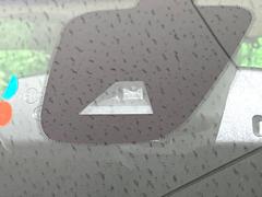 【エマージェンシーブレーキ】走行中に前方の車両等を認識し、衝突しそうな時は警報とブレーキで衝突回避と被害軽減をアシスト。より安全にドライブをお楽しみいただけます。 7