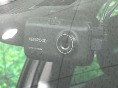 【ドライブレコーダー】安心・安全なカーライフに必須のドライブレコーダーを装備！走行中はもちろん、あおり運転や事故に遭遇した際の状況も映像で記録し、万一のリスクに備えます。 6