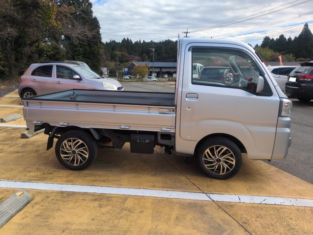 ハイゼットトラック エクストラＳＡＩＩＩｔ　４ＷＤ　ＡＴ　衝突被害軽減システム　アルミホイール　ＥＳＣ　エアコン　パワーウィンドウ　運転席エアバッグ（4枚目）