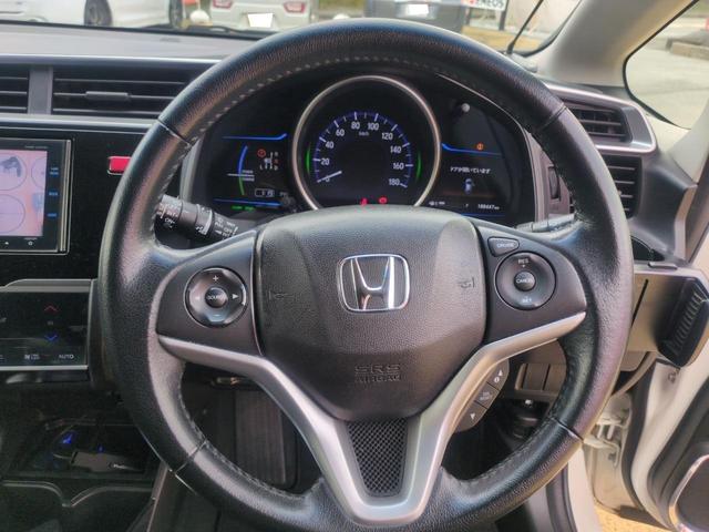 フィットハイブリッド Ｌパッケージ　ハイブリッド　ＥＴＣ　ＴＶ　オートクルーズコントロール　ＬＥＤヘッドランプ　スマートキー　電動格納ミラー　ＡＴ　盗難防止システム　衝突安全ボディ　ＡＢＳ　ＥＳＣ　エアコン　パワーステアリング（2枚目）