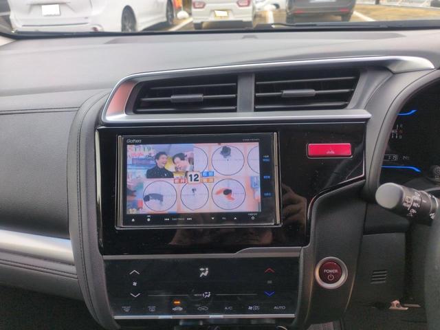 フィットハイブリッド Ｌパッケージ　ハイブリッド　ＥＴＣ　ＴＶ　オートクルーズコントロール　ＬＥＤヘッドランプ　スマートキー　電動格納ミラー　ＡＴ　盗難防止システム　衝突安全ボディ　ＡＢＳ　ＥＳＣ　エアコン　パワーステアリング（3枚目）