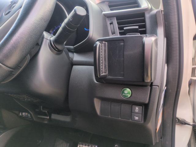 フィットハイブリッド Ｌパッケージ　ハイブリッド　ＥＴＣ　ＴＶ　オートクルーズコントロール　ＬＥＤヘッドランプ　スマートキー　電動格納ミラー　ＡＴ　盗難防止システム　衝突安全ボディ　ＡＢＳ　ＥＳＣ　エアコン　パワーステアリング（7枚目）