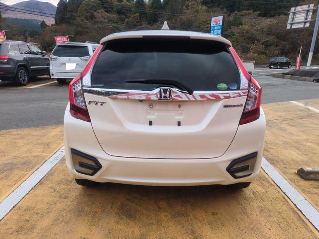 フィットハイブリッド Ｌパッケージ　ハイブリッド　ＥＴＣ　ＴＶ　オートクルーズコントロール　ＬＥＤヘッドランプ　スマートキー　電動格納ミラー　ＡＴ　盗難防止システム　衝突安全ボディ　ＡＢＳ　ＥＳＣ　エアコン　パワーステアリング（16枚目）