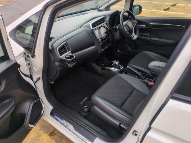 フィットハイブリッド Ｌパッケージ　ハイブリッド　ＥＴＣ　ＴＶ　オートクルーズコントロール　ＬＥＤヘッドランプ　スマートキー　電動格納ミラー　ＡＴ　盗難防止システム　衝突安全ボディ　ＡＢＳ　ＥＳＣ　エアコン　パワーステアリング（31枚目）