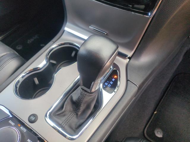 ジープ・グランドチェロキー リミテッド　ナビＴＶ　Ｓカメラ　Ｂｌｕｅｔｏｏｔｈ対応　メモリーナビ　Ｂカメ　ヒーター　パワーウィンドウ　盗難防止装置　Ｆカメラ　クルコン　電動シート　オートエアコン　オートライト　ＵＳＢ接続　パーキングアシスト（6枚目）