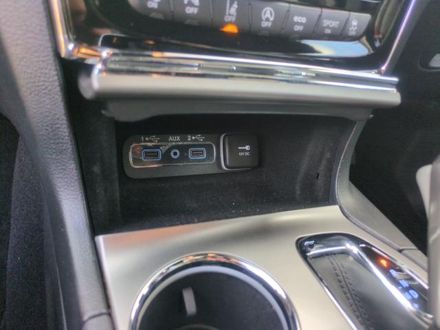 ジープ・グランドチェロキー リミテッド　ナビＴＶ　Ｓカメラ　Ｂｌｕｅｔｏｏｔｈ対応　メモリーナビ　Ｂカメ　ヒーター　パワーウィンドウ　盗難防止装置　Ｆカメラ　クルコン　電動シート　オートエアコン　オートライト　ＵＳＢ接続　パーキングアシスト（7枚目）