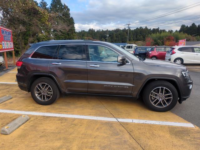 ジープ・グランドチェロキー リミテッド　ナビＴＶ　Ｓカメラ　Ｂｌｕｅｔｏｏｔｈ対応　メモリーナビ　Ｂカメ　ヒーター　パワーウィンドウ　盗難防止装置　Ｆカメラ　クルコン　電動シート　オートエアコン　オートライト　ＵＳＢ接続　パーキングアシスト（14枚目）