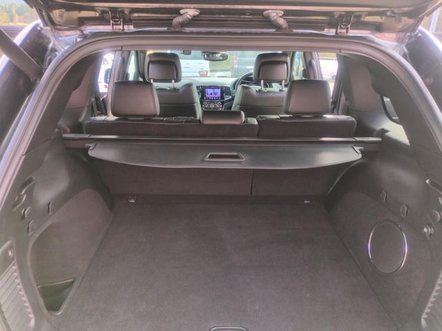 ジープ・グランドチェロキー リミテッド　ナビＴＶ　Ｓカメラ　Ｂｌｕｅｔｏｏｔｈ対応　メモリーナビ　Ｂカメ　ヒーター　パワーウィンドウ　盗難防止装置　Ｆカメラ　クルコン　電動シート　オートエアコン　オートライト　ＵＳＢ接続　パーキングアシスト（19枚目）