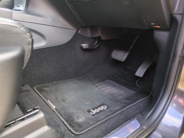 ジープ・グランドチェロキー リミテッド　ナビＴＶ　Ｓカメラ　Ｂｌｕｅｔｏｏｔｈ対応　メモリーナビ　Ｂカメ　ヒーター　パワーウィンドウ　盗難防止装置　Ｆカメラ　クルコン　電動シート　オートエアコン　オートライト　ＵＳＢ接続　パーキングアシスト（21枚目）