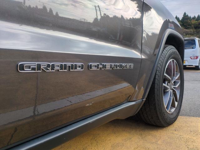 ジープ・グランドチェロキー リミテッド　ナビＴＶ　Ｓカメラ　Ｂｌｕｅｔｏｏｔｈ対応　メモリーナビ　Ｂカメ　ヒーター　パワーウィンドウ　盗難防止装置　Ｆカメラ　クルコン　電動シート　オートエアコン　オートライト　ＵＳＢ接続　パーキングアシスト（25枚目）