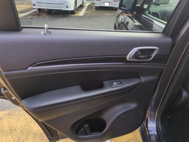 ジープ・グランドチェロキー リミテッド　ナビＴＶ　Ｓカメラ　Ｂｌｕｅｔｏｏｔｈ対応　メモリーナビ　Ｂカメ　ヒーター　パワーウィンドウ　盗難防止装置　Ｆカメラ　クルコン　電動シート　オートエアコン　オートライト　ＵＳＢ接続　パーキングアシスト（42枚目）