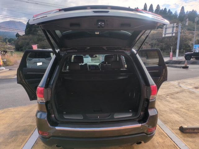 ジープ・グランドチェロキー リミテッド　ナビＴＶ　Ｓカメラ　Ｂｌｕｅｔｏｏｔｈ対応　メモリーナビ　Ｂカメ　ヒーター　パワーウィンドウ　盗難防止装置　Ｆカメラ　クルコン　電動シート　オートエアコン　オートライト　ＵＳＢ接続　パーキングアシスト（64枚目）