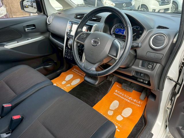 デイズ ハイウェイスター　Ｇ　純正ＳＤナビ　Ｂｌｕｅｔｏｏｔｈ　フルセグ　ＤＶＤ再生　アラウンドビューモニター　ＥＴＣ　前後２カメラドラレコ　アイドリングストップ　ＨＩＤ　フォグ　プッシュスタート　スマートキー　取扱説明書　禁煙車（12枚目）