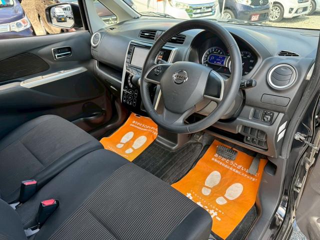 デイズ ハイウェイスター　Ｇターボ　衝突被害軽減ブレーキ　純正ＳＤナビ　Ｂｌｕｅｔｏｏｔｈ　フルセグ　ＤＶＤ再生　アラウンドビューモニター　スマートキー　プッシュスタート　電動格納ミラー　ディスチャージヘッドライト　フォグランプ　禁煙車（12枚目）