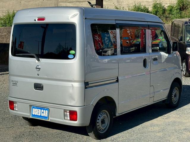 ＮＶ１００クリッパーバン ＤＸ　４ＷＤ　５ＭＴ　ハイルーフ　キーレスエントリー　集中ドアロック　両側スライドドア　オーバーヘッドコンソール　ヘッドライトレベライザー　エアコン　フルフラットシート　スペアキー　取扱説明書　記録簿（8枚目）