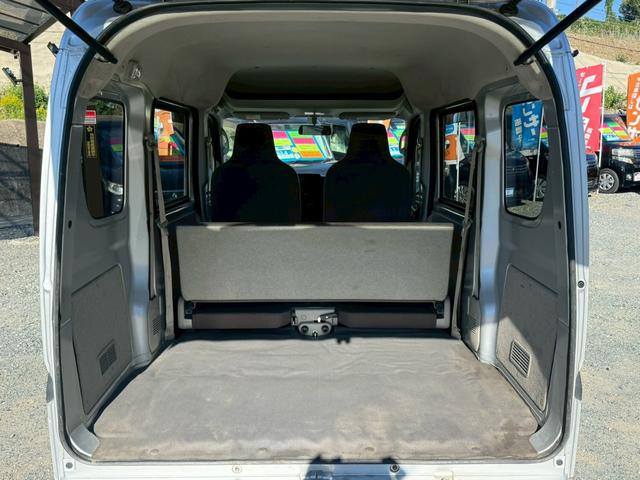 ＮＶ１００クリッパーバン ＤＸ　４ＷＤ　５ＭＴ　ハイルーフ　キーレスエントリー　集中ドアロック　両側スライドドア　オーバーヘッドコンソール　ヘッドライトレベライザー　エアコン　フルフラットシート　スペアキー　取扱説明書　記録簿（32枚目）
