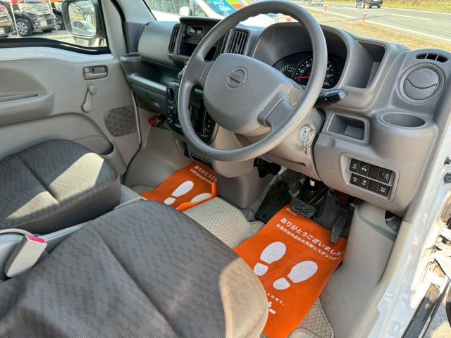 ＮＶ１００クリッパーバン ＤＸ　セーフティパッケージ　ワンオーナー　４ＷＤ　５ＡＧＳ車　ハイルーフ　エマージェンシーブレーキ　横滑り防止機能　レーンアラート　リアクリアランスソナー　２ｎｄ発進　オーバーヘッドコンソール　フルフラットシート　禁煙車　記録簿（12枚目）