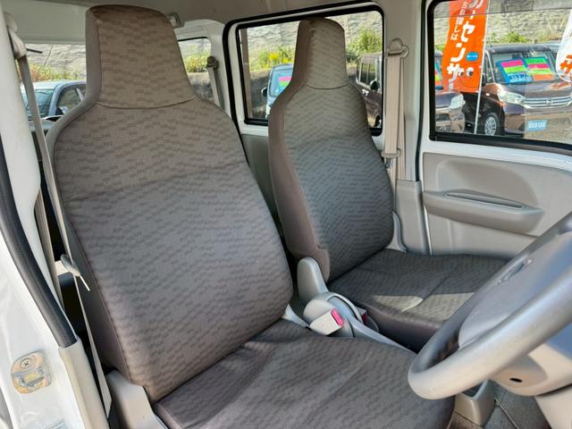 ＮＶ１００クリッパーバン ＤＸ　セーフティパッケージ　ワンオーナー　４ＷＤ　５ＡＧＳ車　ハイルーフ　エマージェンシーブレーキ　横滑り防止機能　レーンアラート　リアクリアランスソナー　２ｎｄ発進　オーバーヘッドコンソール　フルフラットシート　禁煙車　記録簿（13枚目）