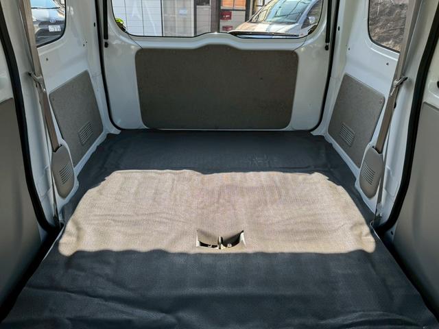 ＮＶ１００クリッパーバン ＤＸ　セーフティパッケージ　ワンオーナー　４ＷＤ　５ＡＧＳ車　ハイルーフ　エマージェンシーブレーキ　横滑り防止機能　レーンアラート　リアクリアランスソナー　２ｎｄ発進　オーバーヘッドコンソール　フルフラットシート　禁煙車　記録簿（33枚目）