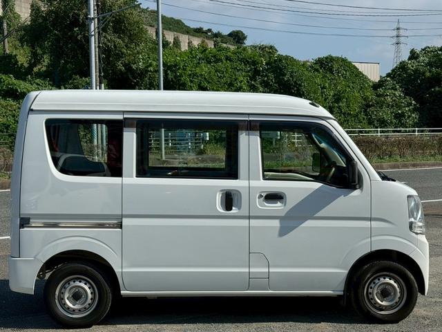 ＮＶ１００クリッパーバン ＤＸ　５ＡＧＳ車　ハイルーフ　４人乗　集中ドアロック　両側スライドドア　ヘッドライトレベライザー　エアコン　パワステ　ダブルエアバッグ　フルフラットシート　ドアバイザー　スペアキー　禁煙車　取説　記録簿（7枚目）